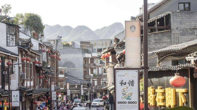 1992年,两千多名武警突袭平远街,缴获一个团的武器