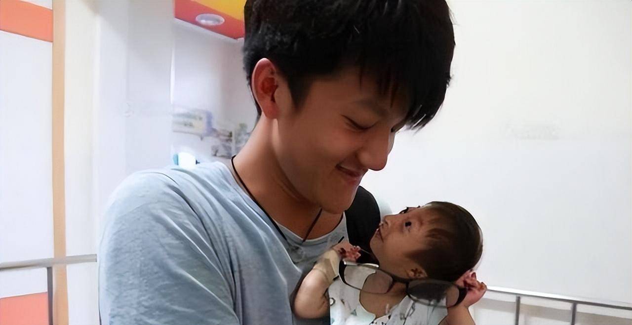 14年前湖南女子诞下怪胎,体重仅2斤形如"小猴子",如今