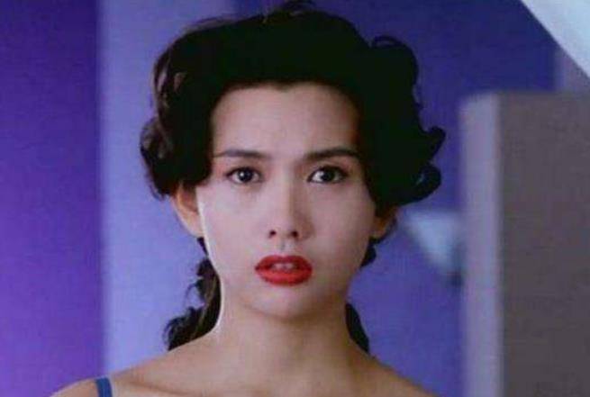 拍戏脱而不露,把"时尚"演绎到极致_邱淑贞_王晶_沈嘉伟