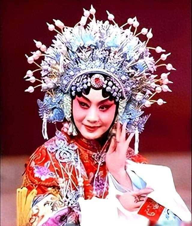 李胜素用她的才华和毅力在戏曲舞台上创造了无数的辉煌.