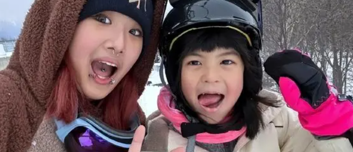 小s贾静雯女儿早熟但还算低调,钟丽缇小女儿考拉怼人激怒网友_父母