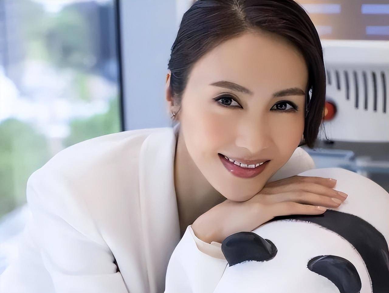 追她的富豪排着队,黎姿为何选择嫁给大15岁,还残疾的马延强?