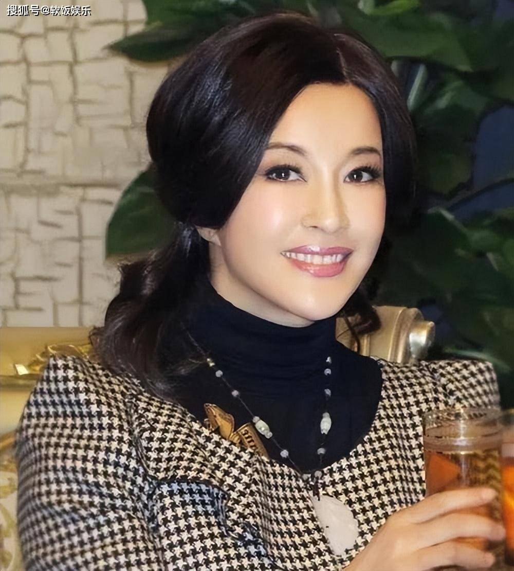 74岁刘晓庆现身广东过年!