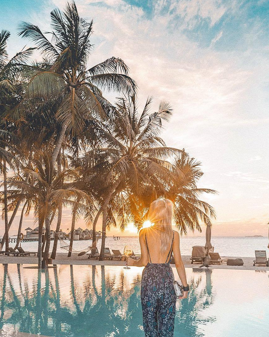 没有什么比露出优美背部曲线更迷人了_白色_妹子_运动