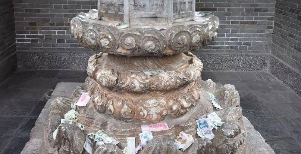 仅留的一个"舌舍利",它是高僧鸠摩罗什圆寂之后,专门留存在草堂寺内的