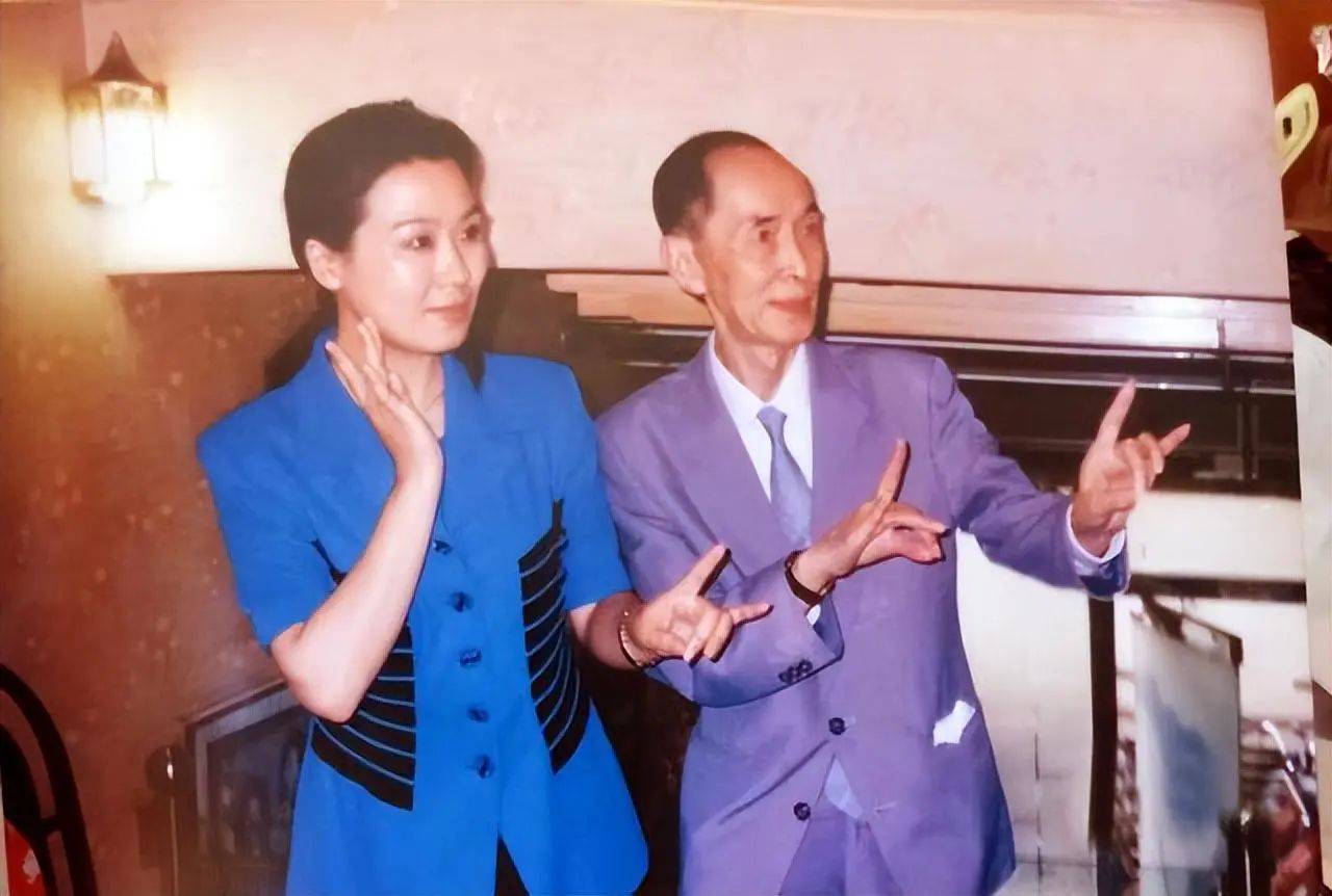 京剧名家李佩红:遭排挤逃离天津,嫁商海精英幸福吗?