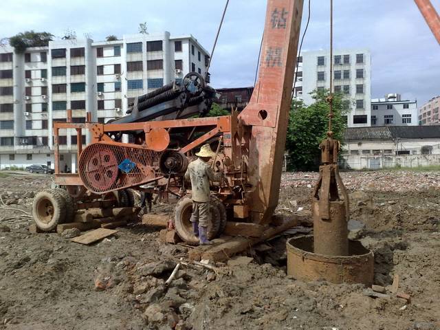 保定轩浩桩基础施工队的打桩机_卡斯_图片_设备