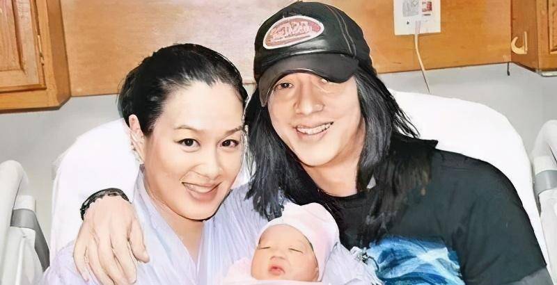 钟丽缇大女儿深夜跪地痛哭疑似失恋,不禁让人联想其