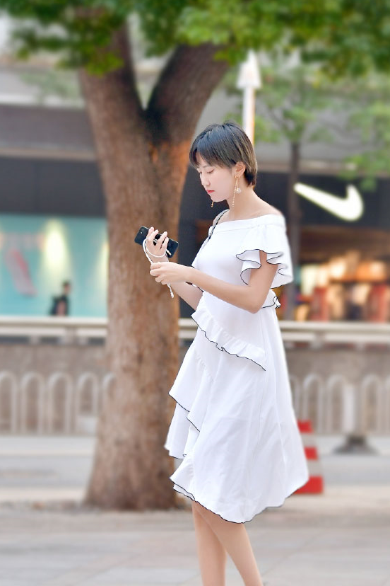 短发长腿美女,选对了服装一样让你拥有满满的女人味!_显得_个性_美感