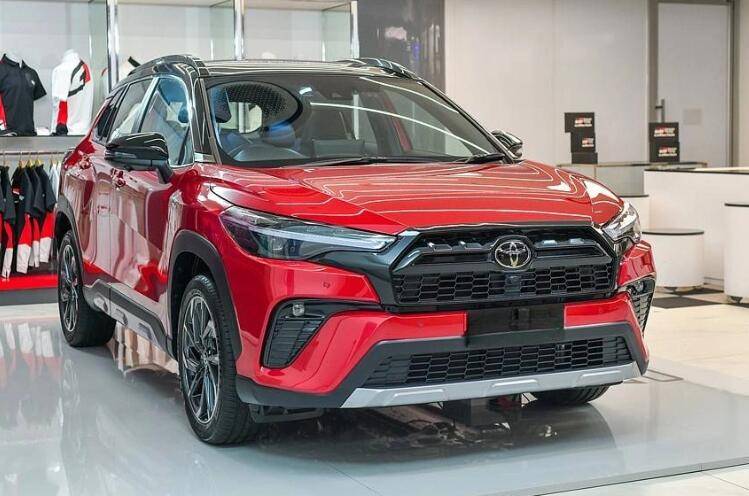 新款卡罗拉cross海外上市,造型年轻,配置丰富,只提供1.