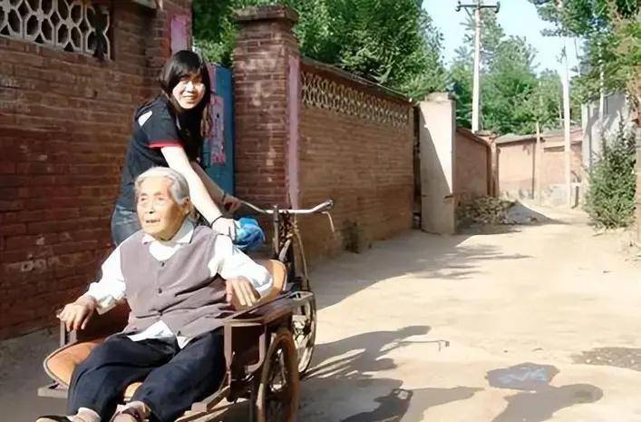 16年前,那个在北京地下道里唱歌的西单女孩任月丽,样?