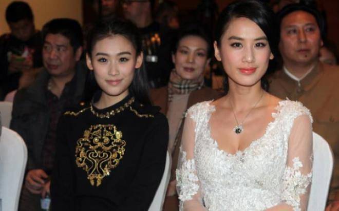 最早两人在《天仙配》中饰演男主和女主杨子是黄圣依的老公,家中十分