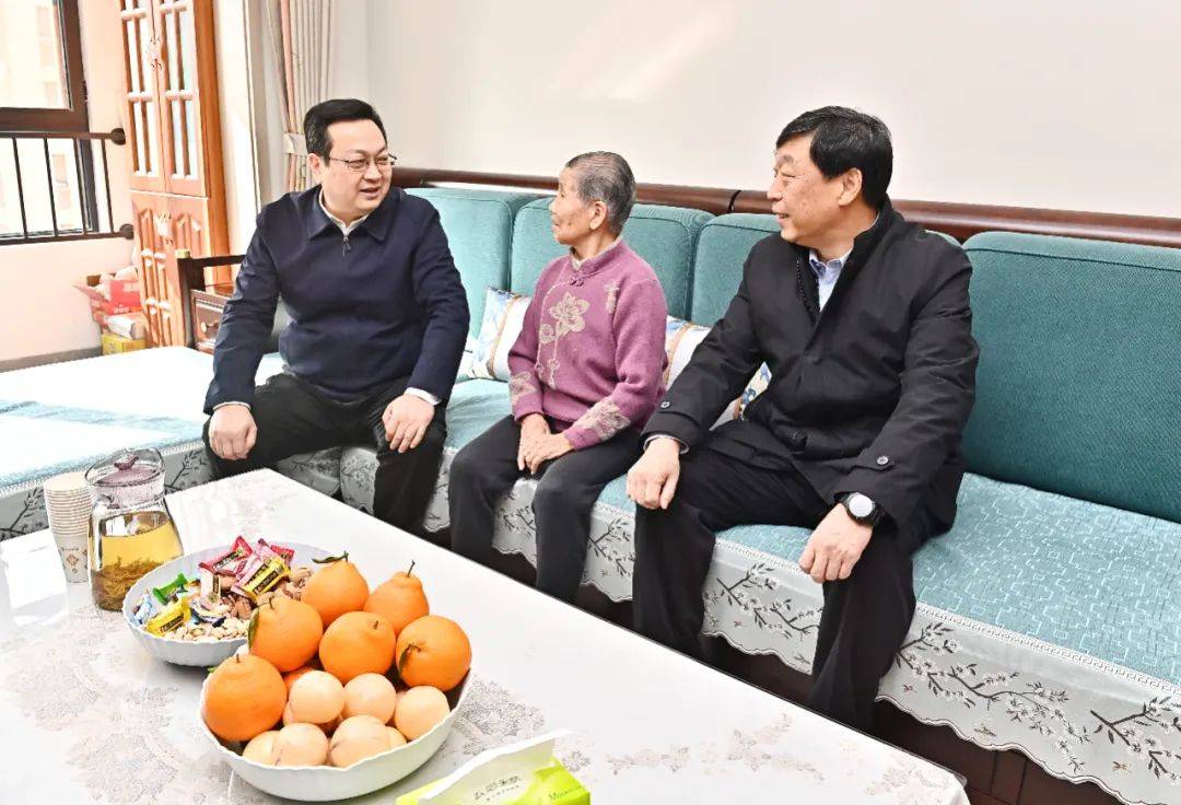 张国华时清霜看望慰问伤残军人,困难党员,老党员,退役军人和优秀基层