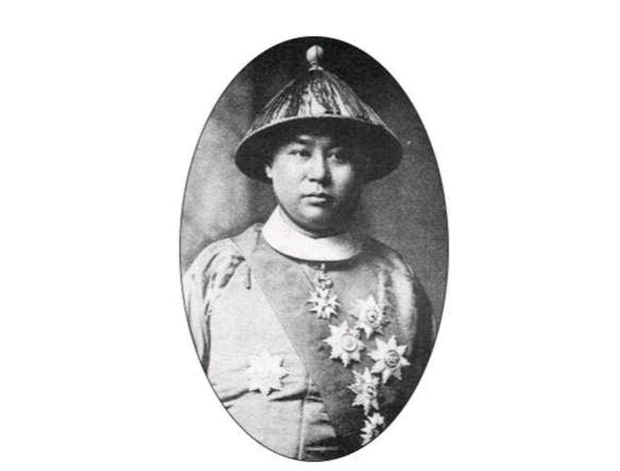 他父亲李鸿章死后,李经迈也和两个哥哥一样得到了许多朝廷赏赐的头衔