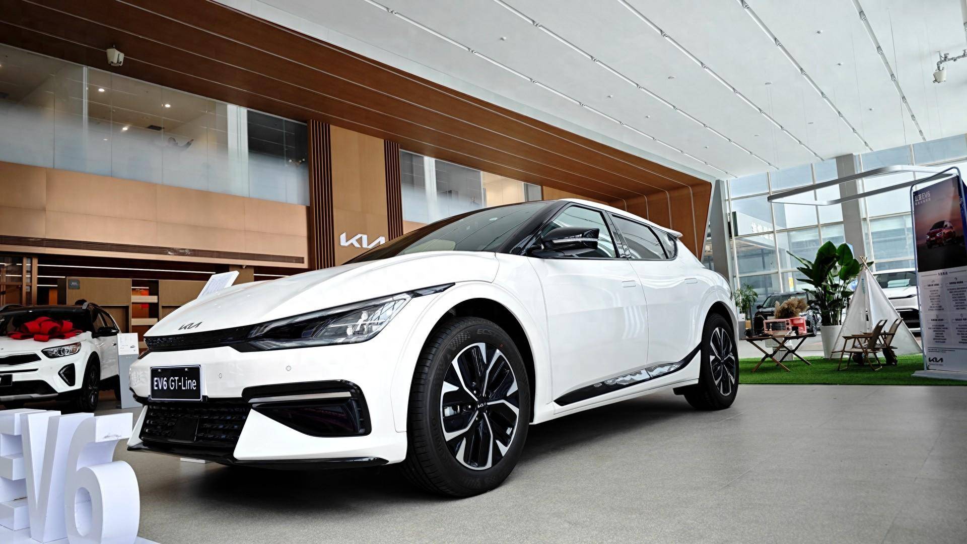 起售价28.28万的进口电动车 探店实拍起亚ev6 运动感十足