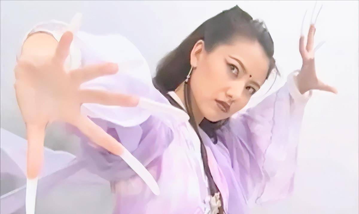 5.《倚天屠龙记》里的周芷若曾经一路相识的好友也全成了他的敌人.
