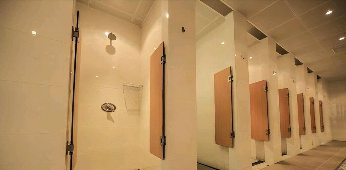 21年男童进女浴,看人洗澡起生理反应,如何让孩子树立?