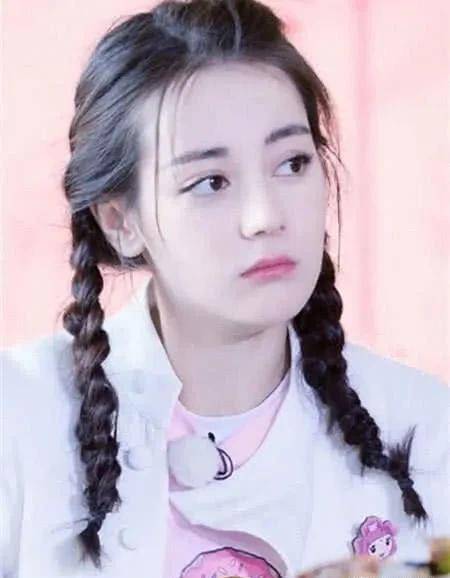 热巴龙须刘海过时了,发型师试试御姐风?看到效果后我