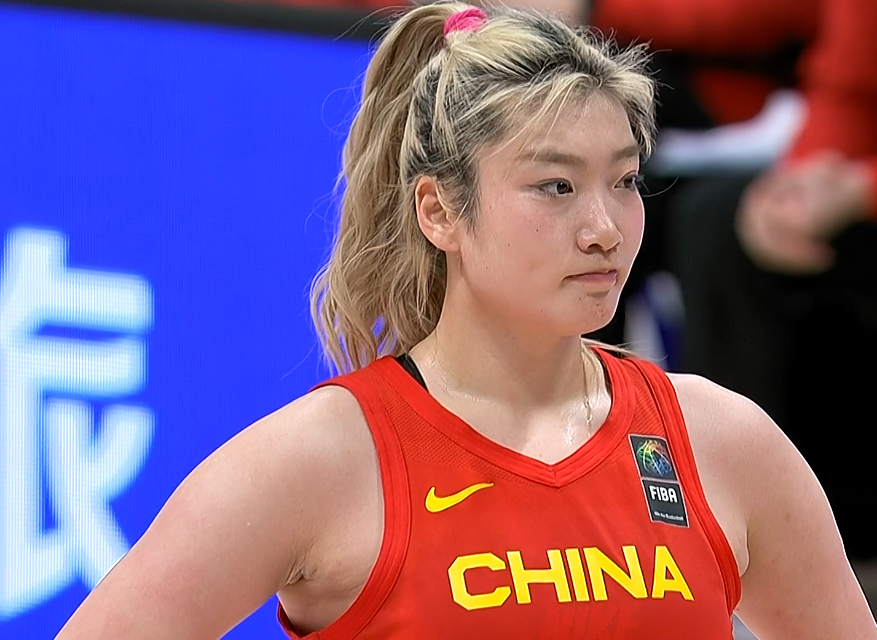郑薇全程黑脸,姚明表情不满_中国女篮_法国队_李梦