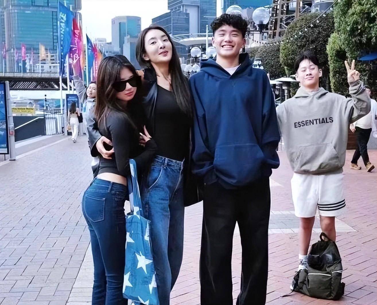 曹格女儿"逆袭式长大",曾被吐槽像蜡笔小新,如今美到