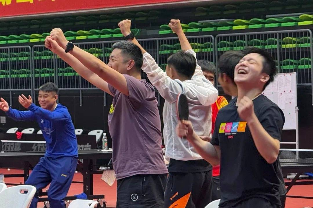 朱雨玲公布恋情,马龙击败孙颖莎,樊振东击败王曼昱_国乒头_选手_训练