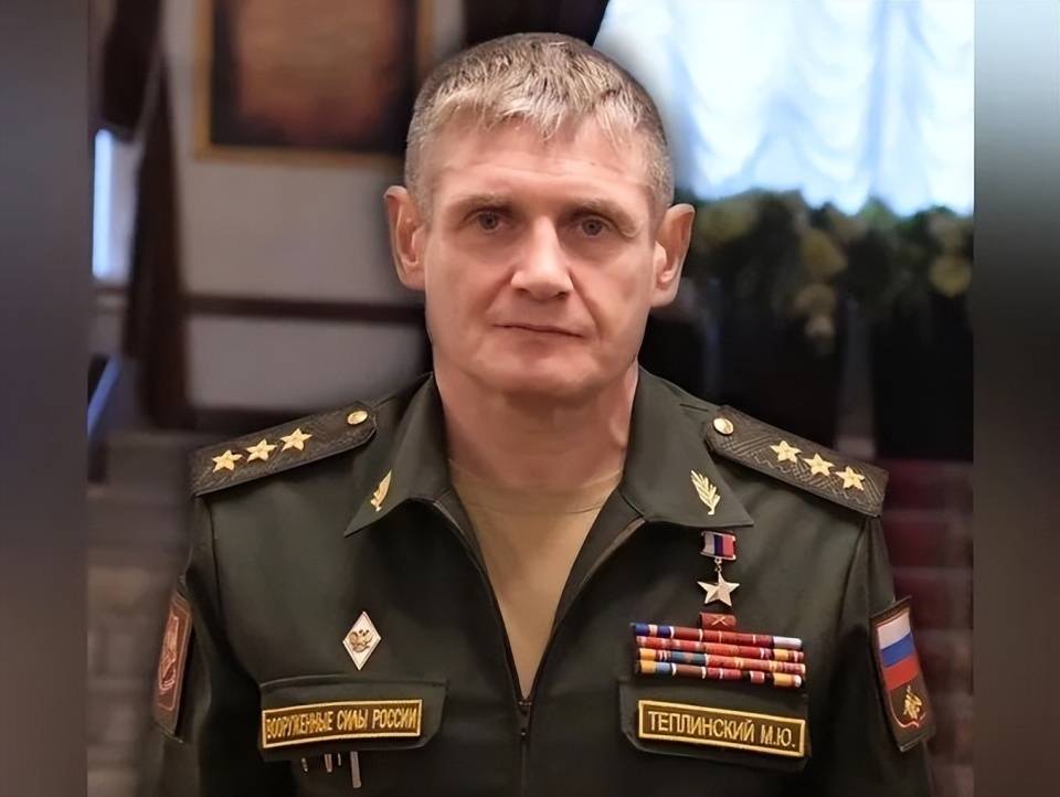 这位新任乌军总指挥,曾是个俄罗斯人,母亲和兄弟如今