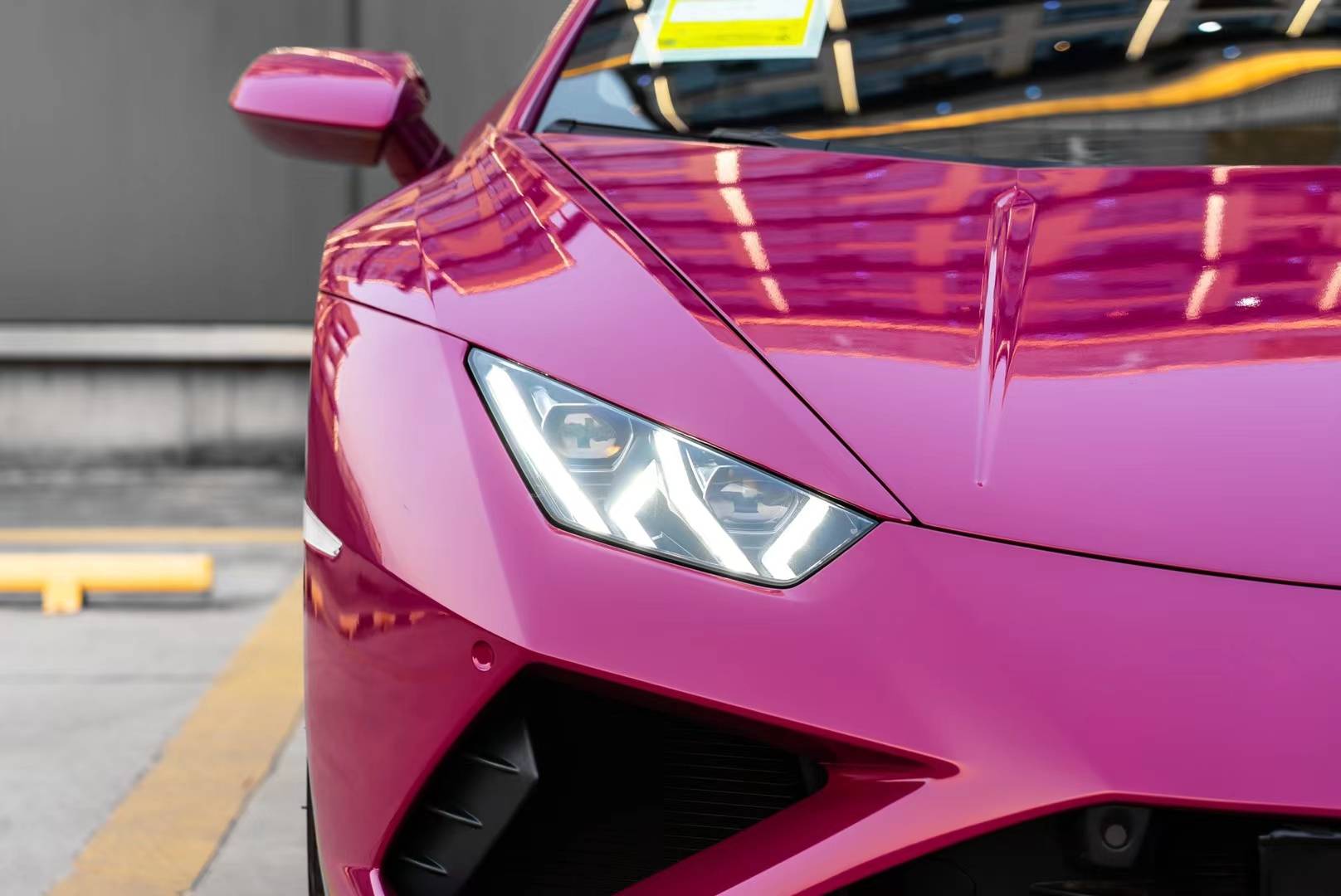 兰博基尼小牛ek改色膜星光宝石红,如宝石般迷人的瑰丽色泽_华丽而