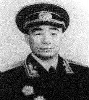 海军司令携妻荣归故里,却发现老家中还有位妻子,苦等