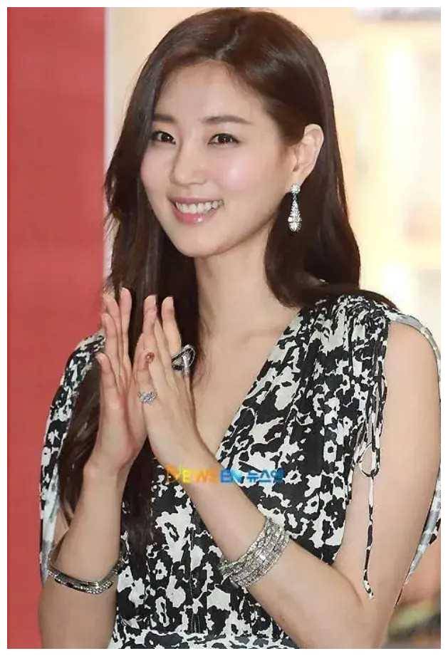 金莎朗:演技与公益事业展现个人价值,超越性感_故事_内心_生活