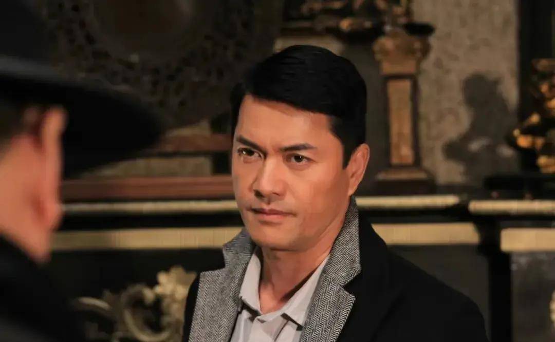 吕良伟到底凭啥娶一婚娶周海媚,二婚娶邝美云,三婚娶亿万富婆?