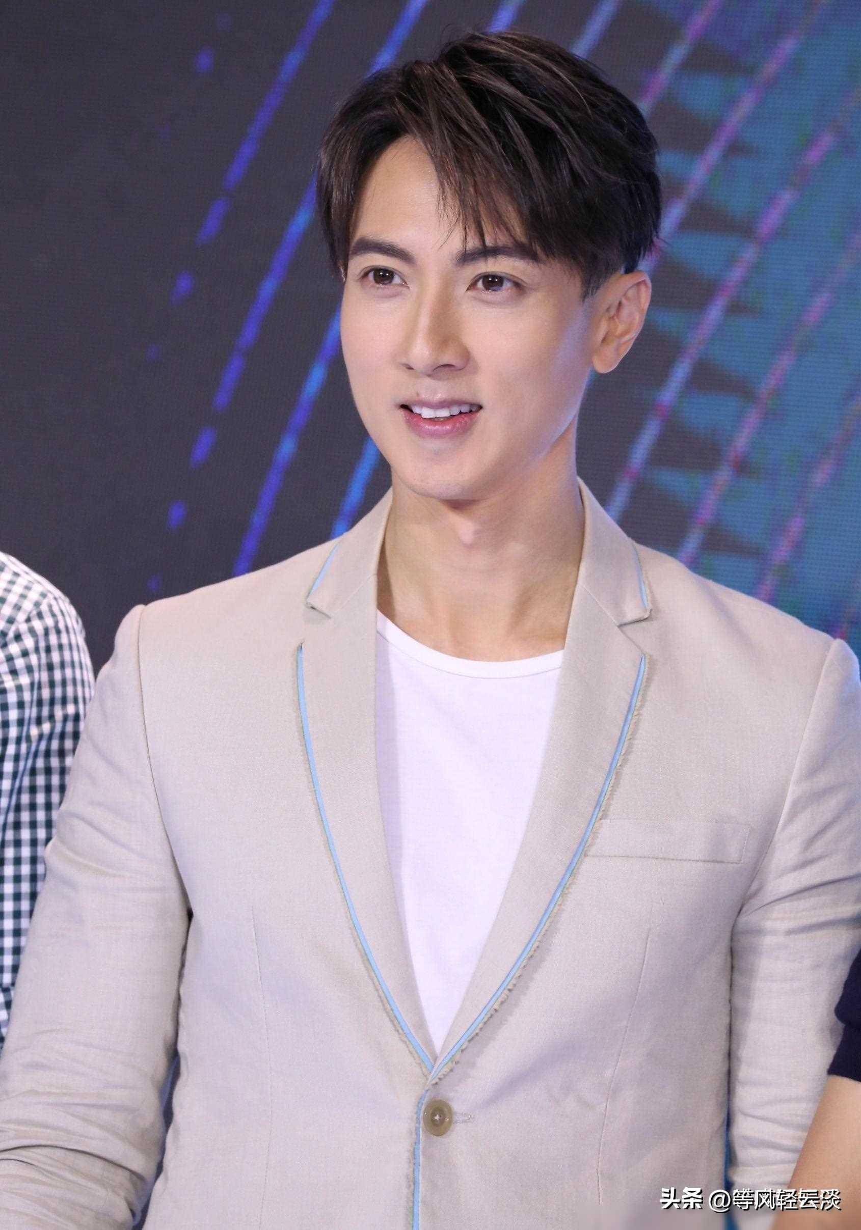 王思聪:我爸王健林,身价1100亿,华晨宇:我爸华富雄1