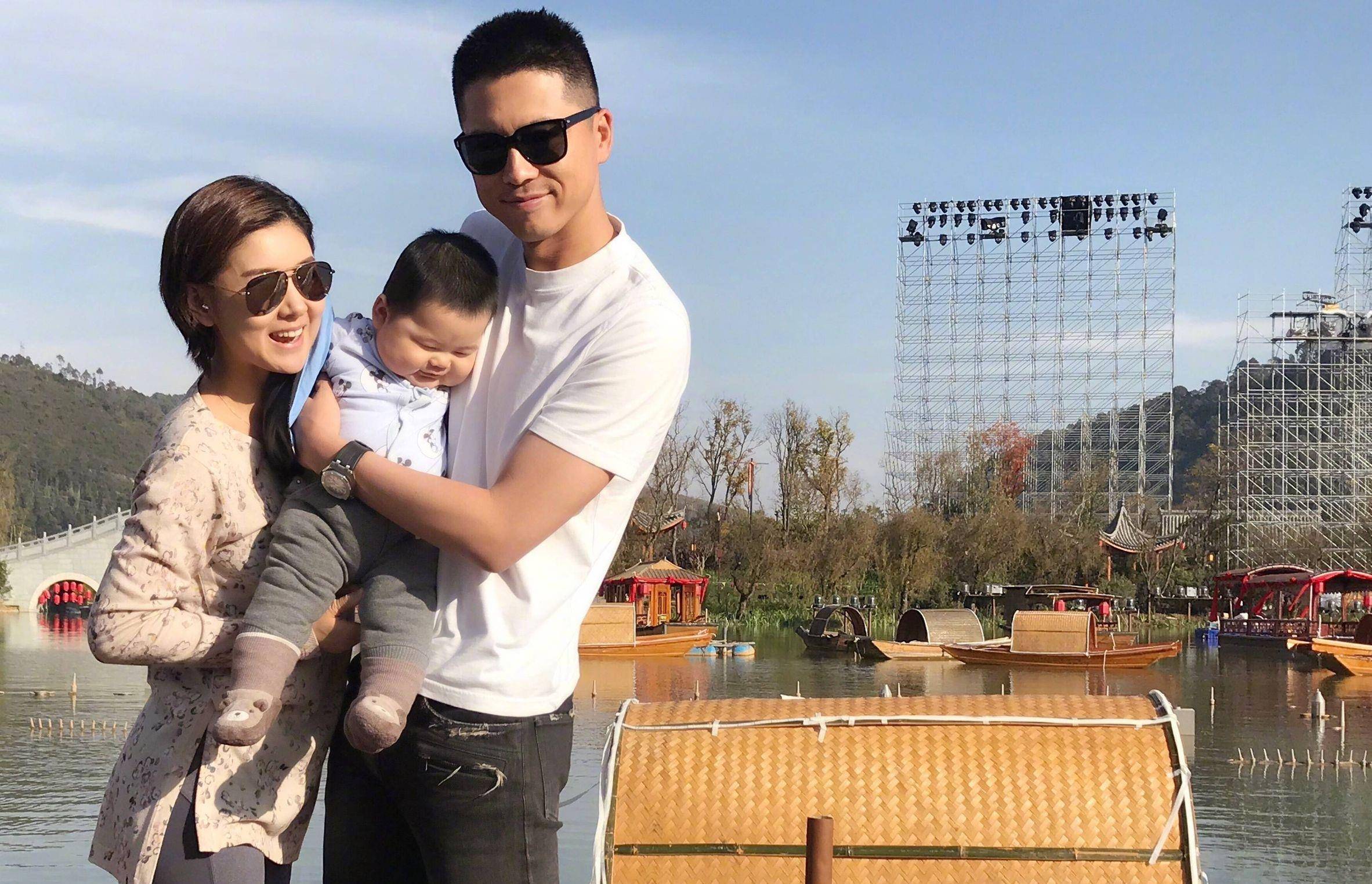 两夫妻结婚9年0绯闻,如今再度当爸妈,李小萌王雷的婚姻堪称典范_儿子