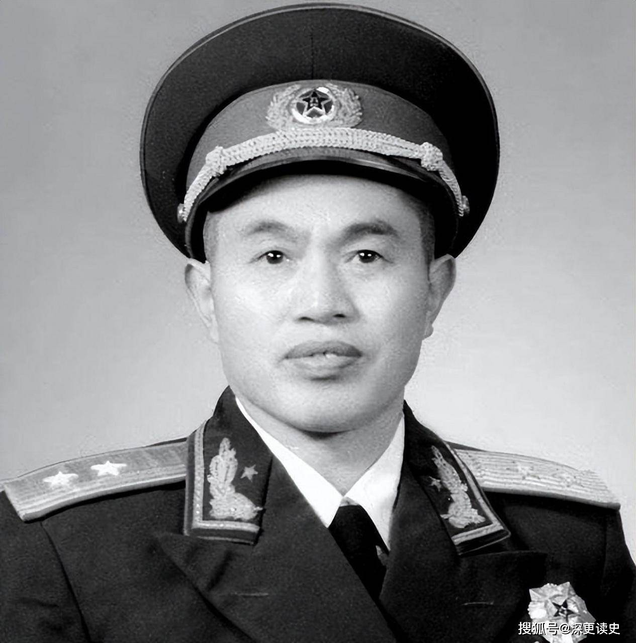 他担任大军区政委22年,司令员换了三位,与最后一位有