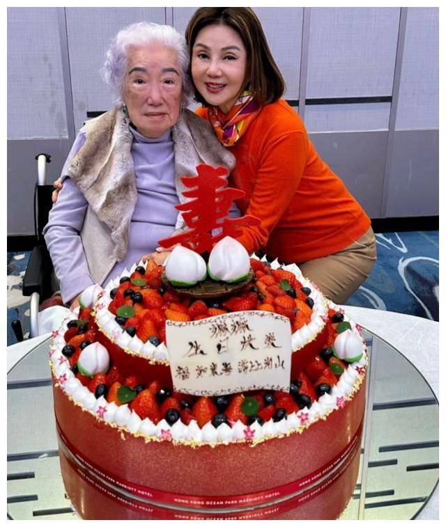 林建岳与小女友同现,谢玲玲与大儿子游船河,前妻家庭现状曝光_生活