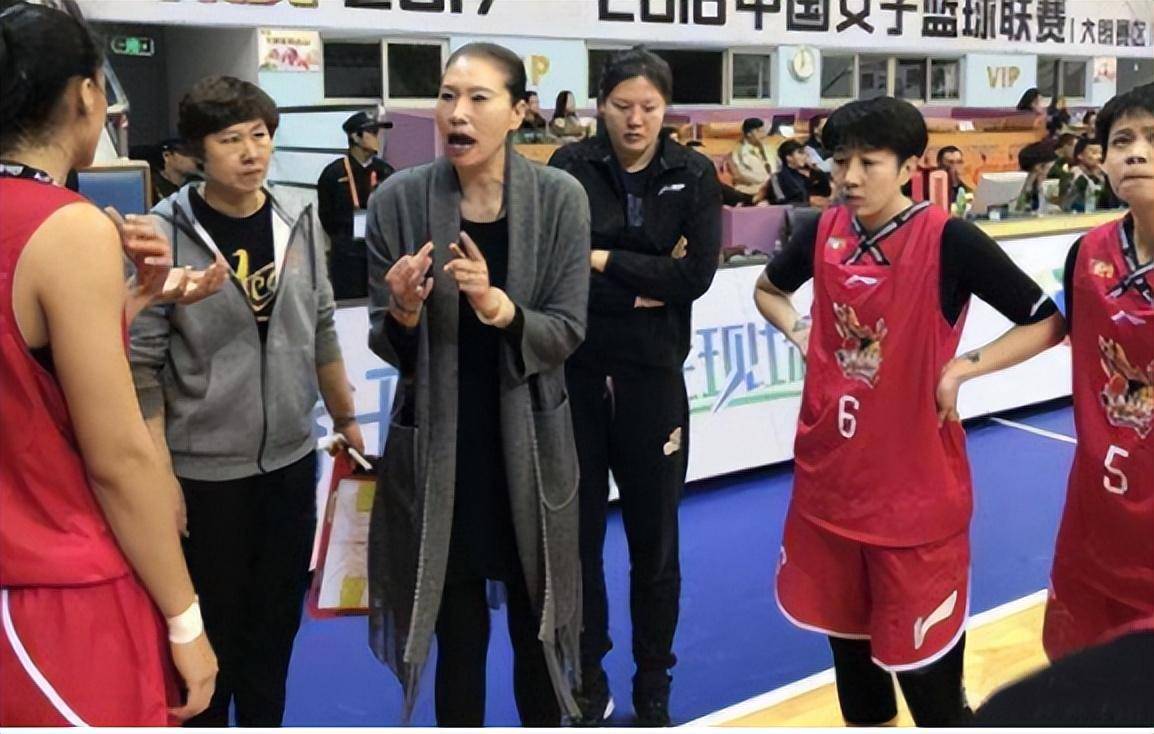 展淑萍:巅峰时因伤退役,执教沈部17年,今提名中国篮球