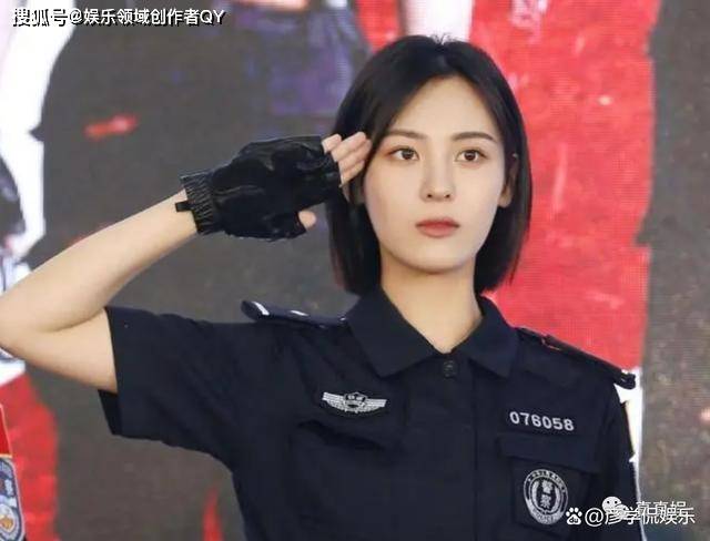 剧中的感情线成为了一个亮点,但这并没有让她的名气大增,周放意识到