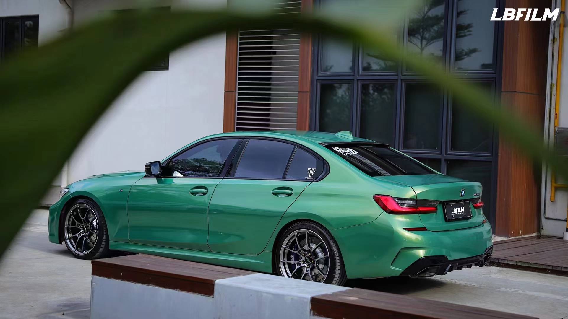 宝马3系lb改色膜原厂漆彩虹祖母绿, 低调沉稳的绿色系_搜狐汽车_搜狐