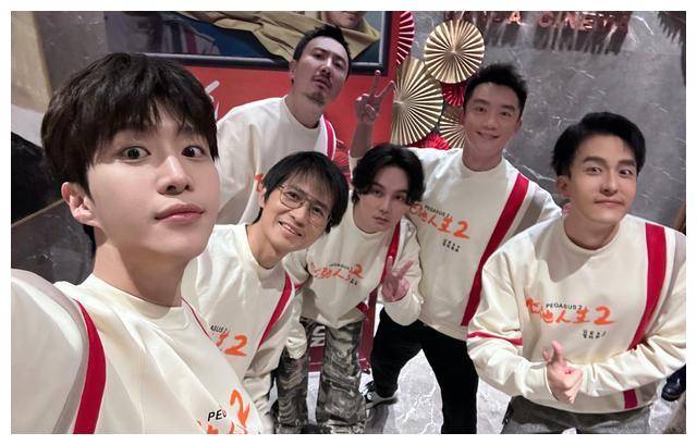 《飞驰人生2》盛大首映,白敬亭,蒋龙,章若楠等助阵_韩寒_沈腾_范丞丞