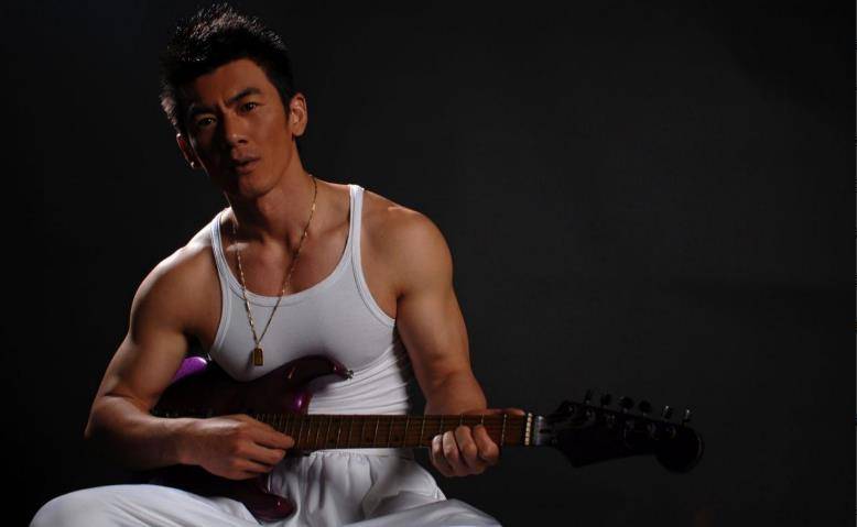 任天野并不是全都能听懂,但是他温暖了他,他又重新燃起了对生活的希望