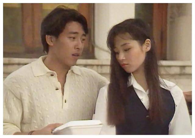 首先是吕颂贤和万绮雯.吕颂贤于1990年签约亚洲电视,与江华