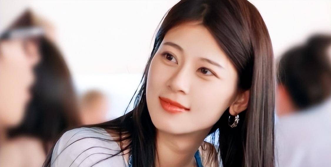 沉默中的赵昭仪,花少团合体,直播中的反差之美_观众们_争议_节目