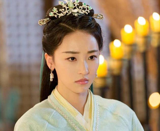 当时刘扬家的女儿已经出嫁了,于是对象就成为了他的外甥女,也就是