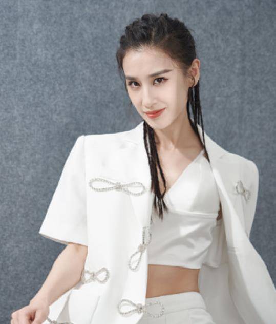 红了就忘本的6位明星:王传君看不起《爱情公寓》,黄圣依脾气大_韩庚
