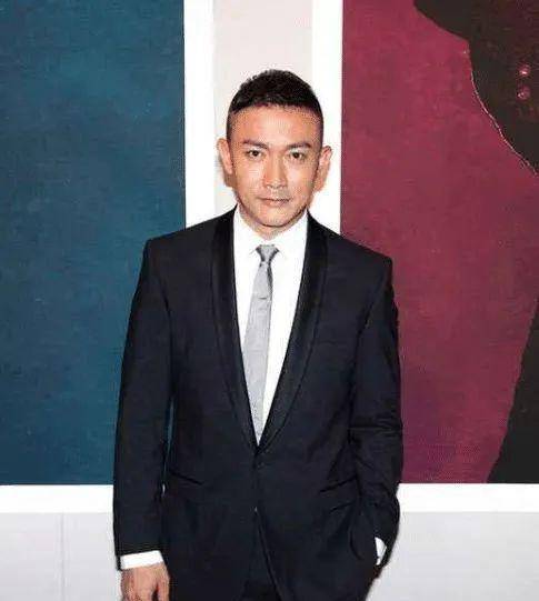 为了演"杨过"削骨,却被刘亦菲嫌丑被迫出局,如今红到高攀不起_黄晓明