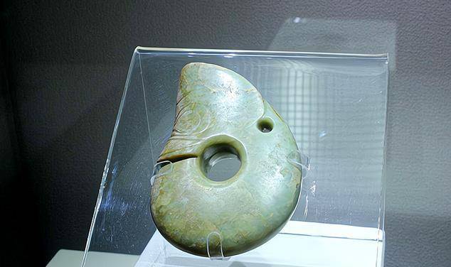 17岁少年曾捡到一件"石环",给小弟当玩具玩,如今却变成了国宝_张凤祥_