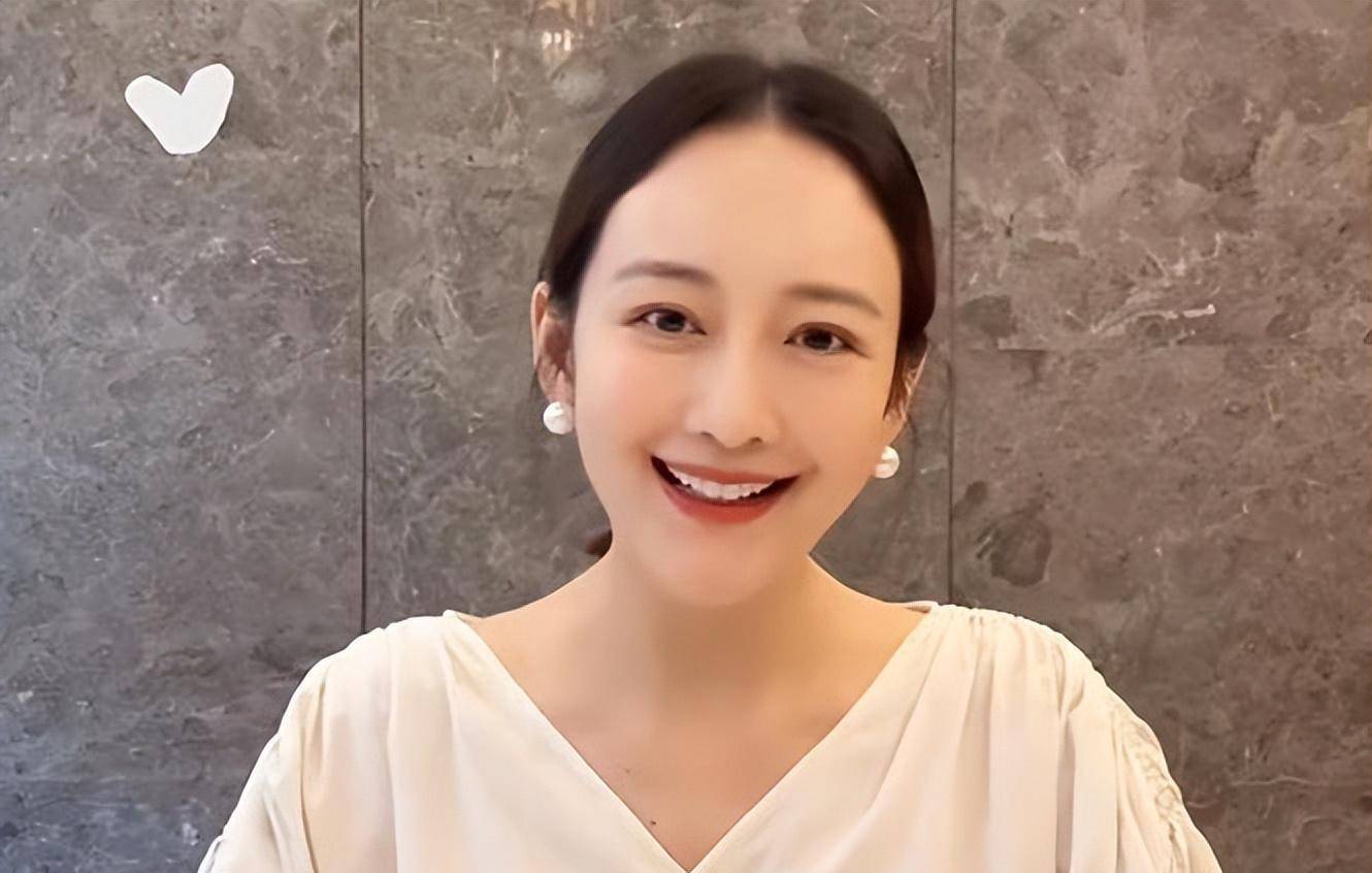 王鸥晒化妆照官宣复工:一月最后一天,春节倒计时_公众人物_私生活