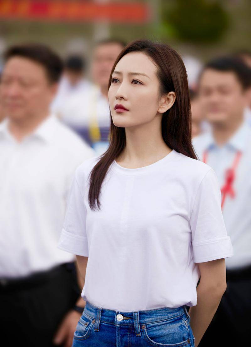 王鸥晒化妆照官宣复工:一月最后一天,春节倒计时_公众人物_私生活