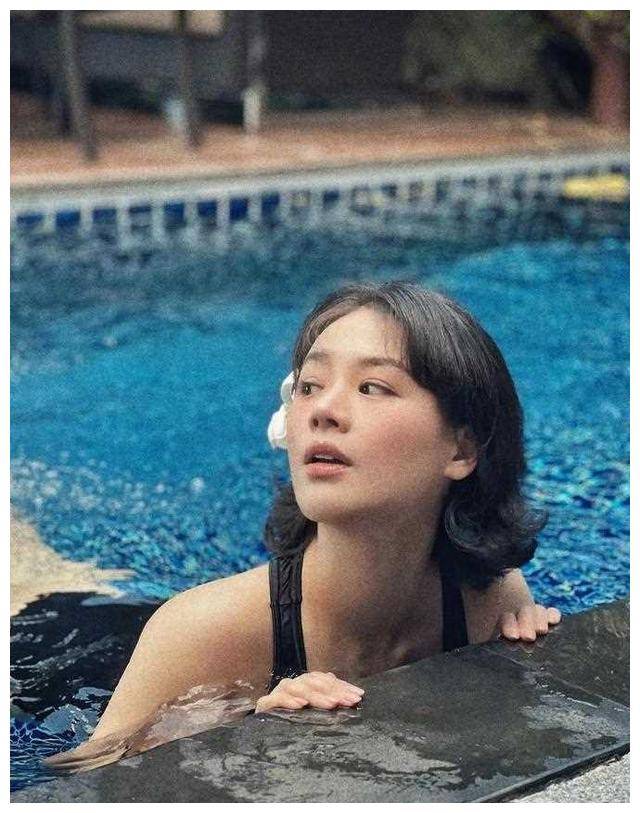 俏皮可爱的马思纯,穿上泳装,短发惊艳亮相_写真_魅力_公益