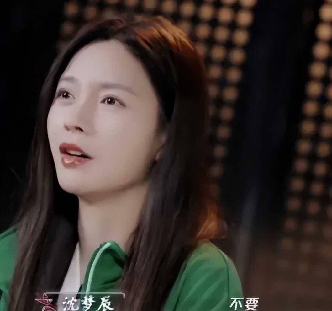 早年参加《真正男子汉》节目,要求素颜出镜,任务量巨大.