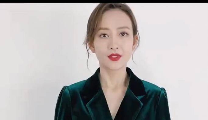 王鸥晒化妆照官宣复工:一月最后一天,春节倒计时_公众人物_私生活